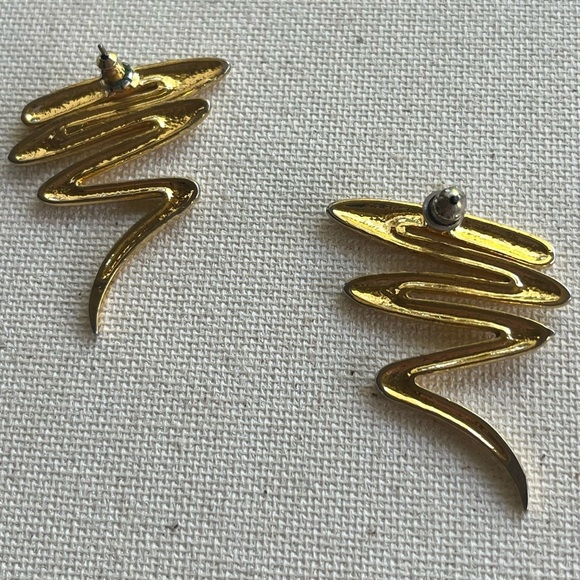 Bold Vintage Zigzag Gold Tone Statement Earrings - Picture 2 of 3